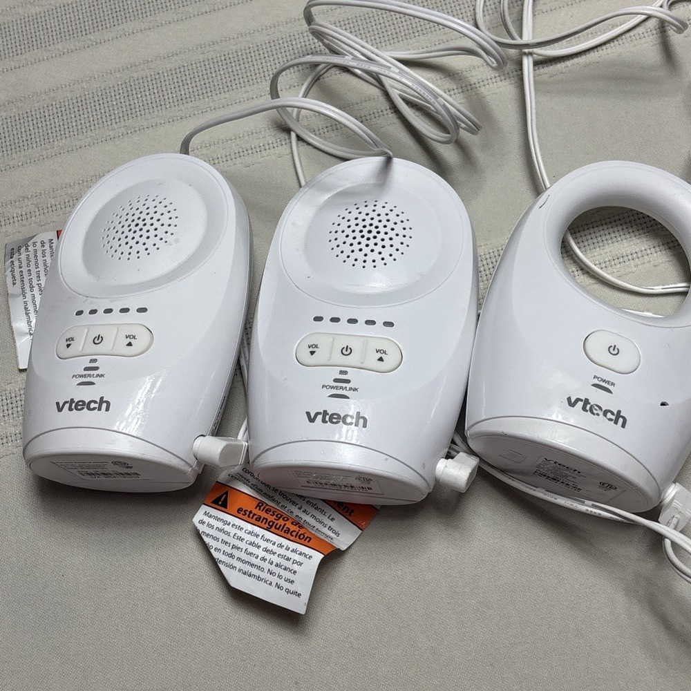 VTech DM1111 Enhanced Digital Audio Baby Monitor - White 2 Parent Units 1 Baby